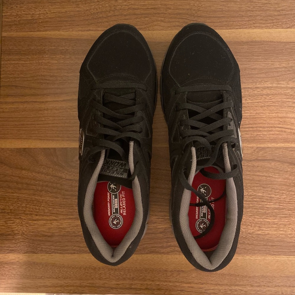 NWOT Men’s Skechers Alloy Toe Relaxed Fit Size 11